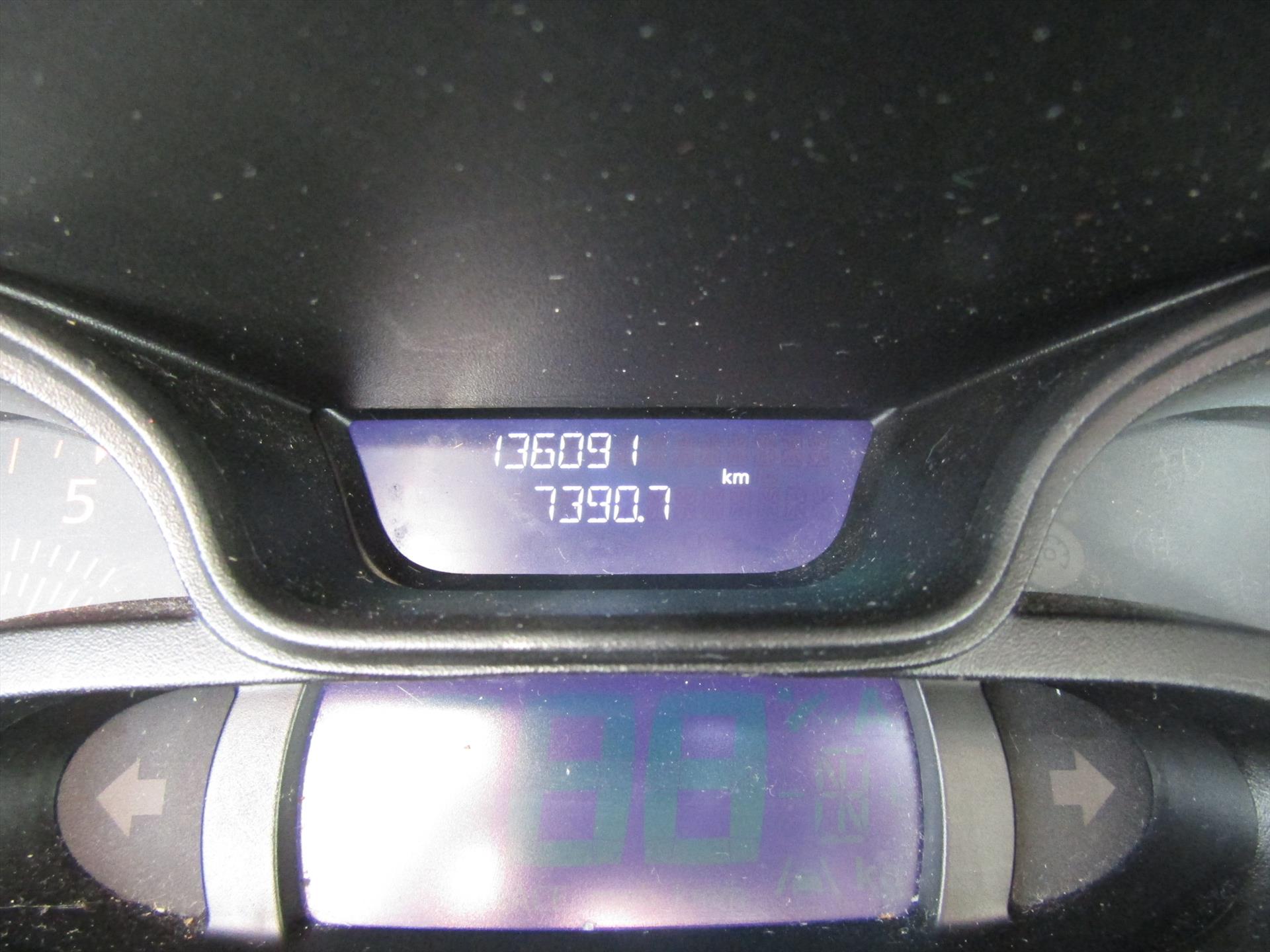 37367841-10.jpg
