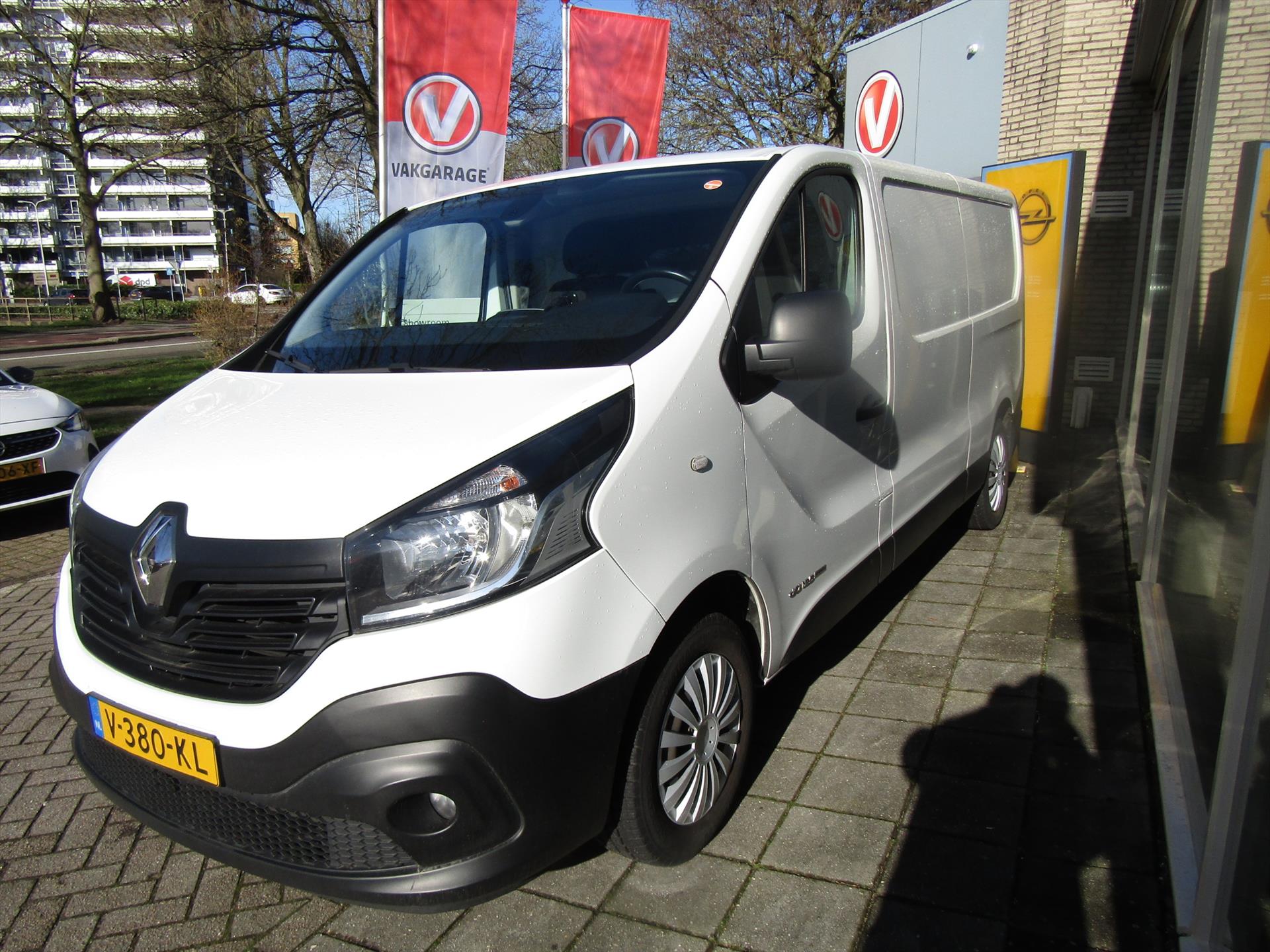 37367841-4.jpg
