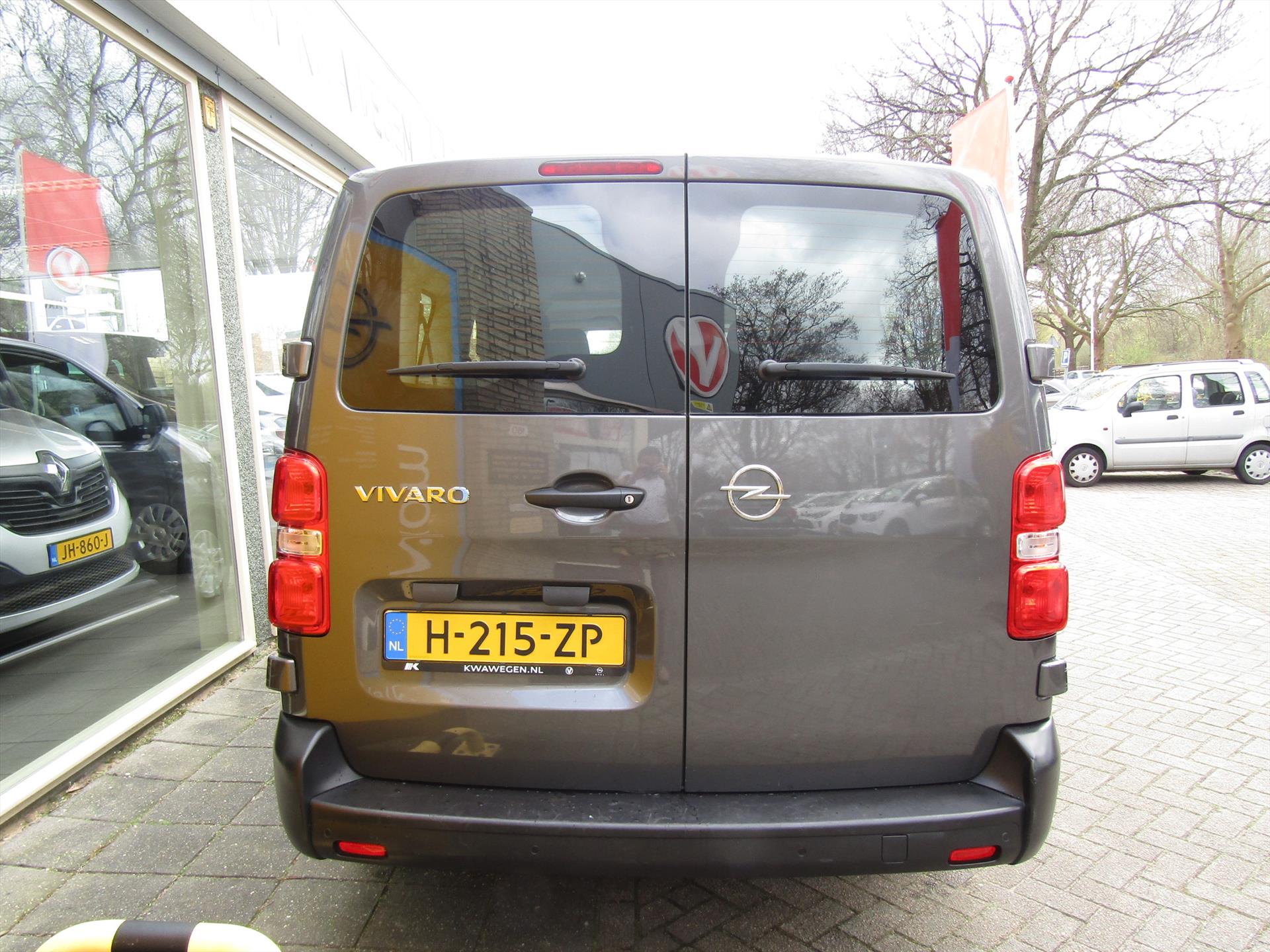 37609100-4.jpg
