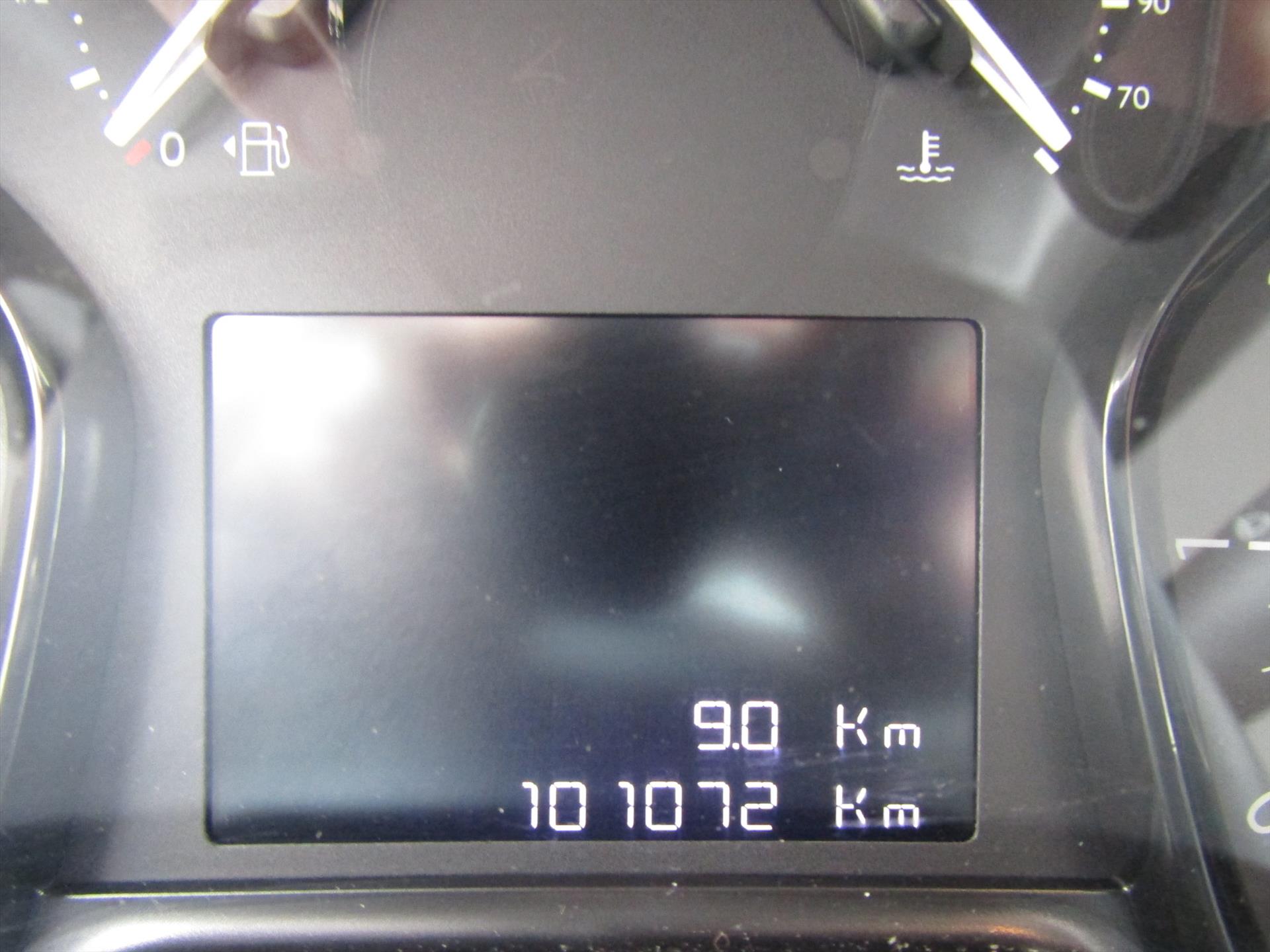 37609100-6.jpg