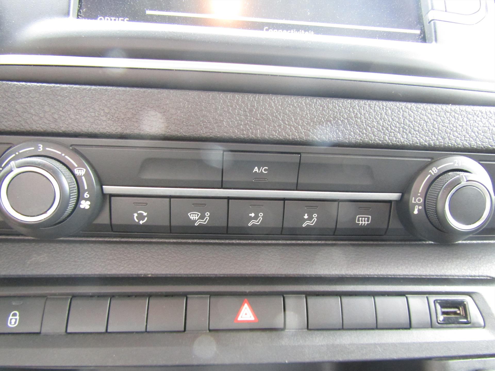 37609100-8.jpg