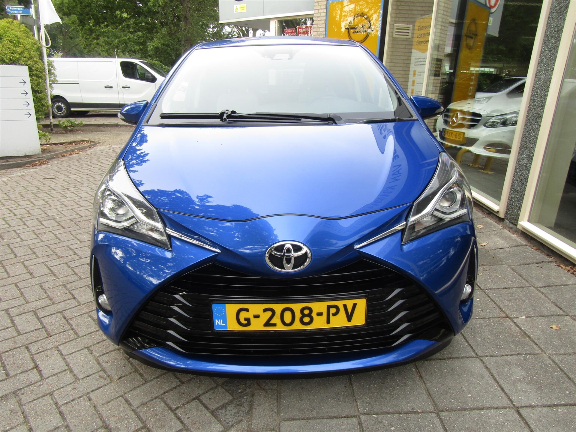 47376897-7.jpg