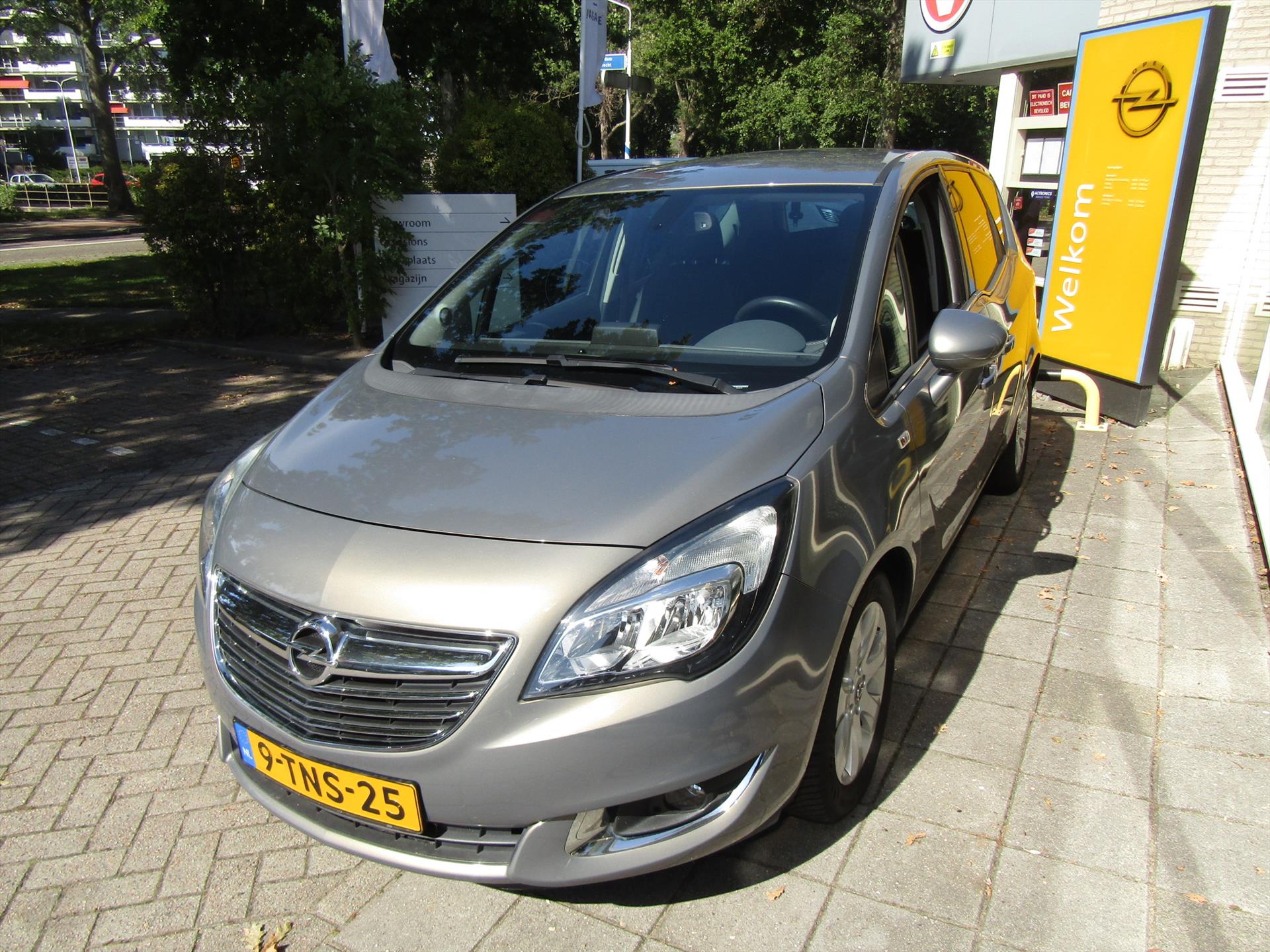 47444519-5.jpg