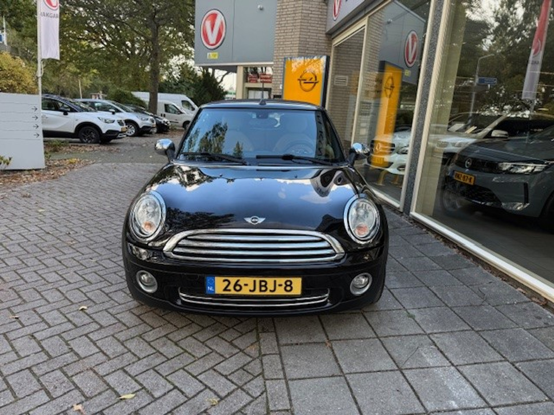 48322784-1.jpg