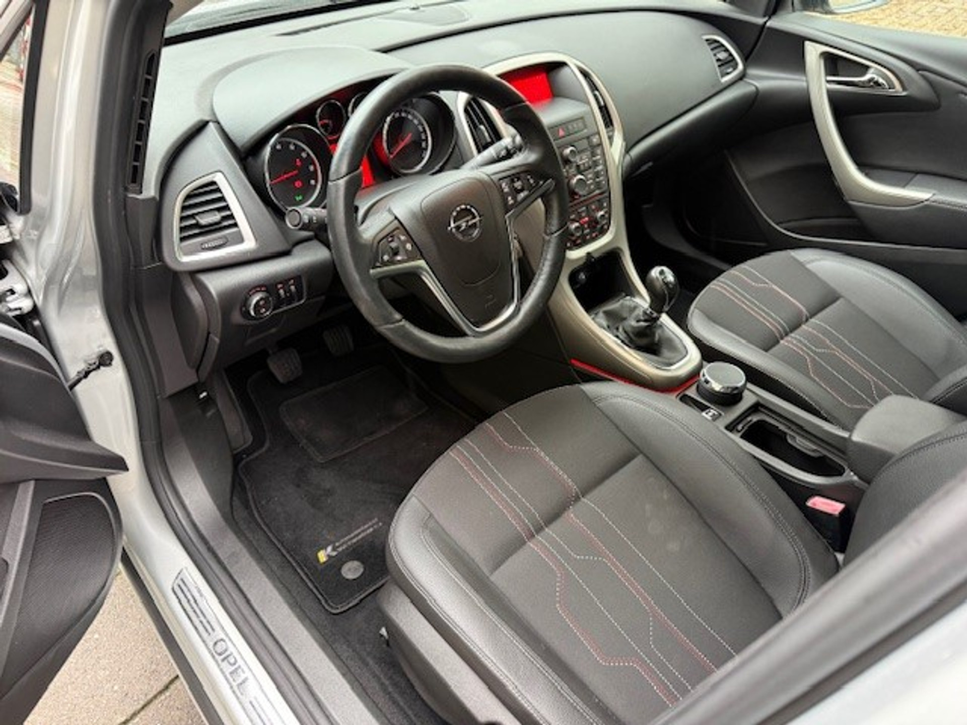 48535571-10.jpg