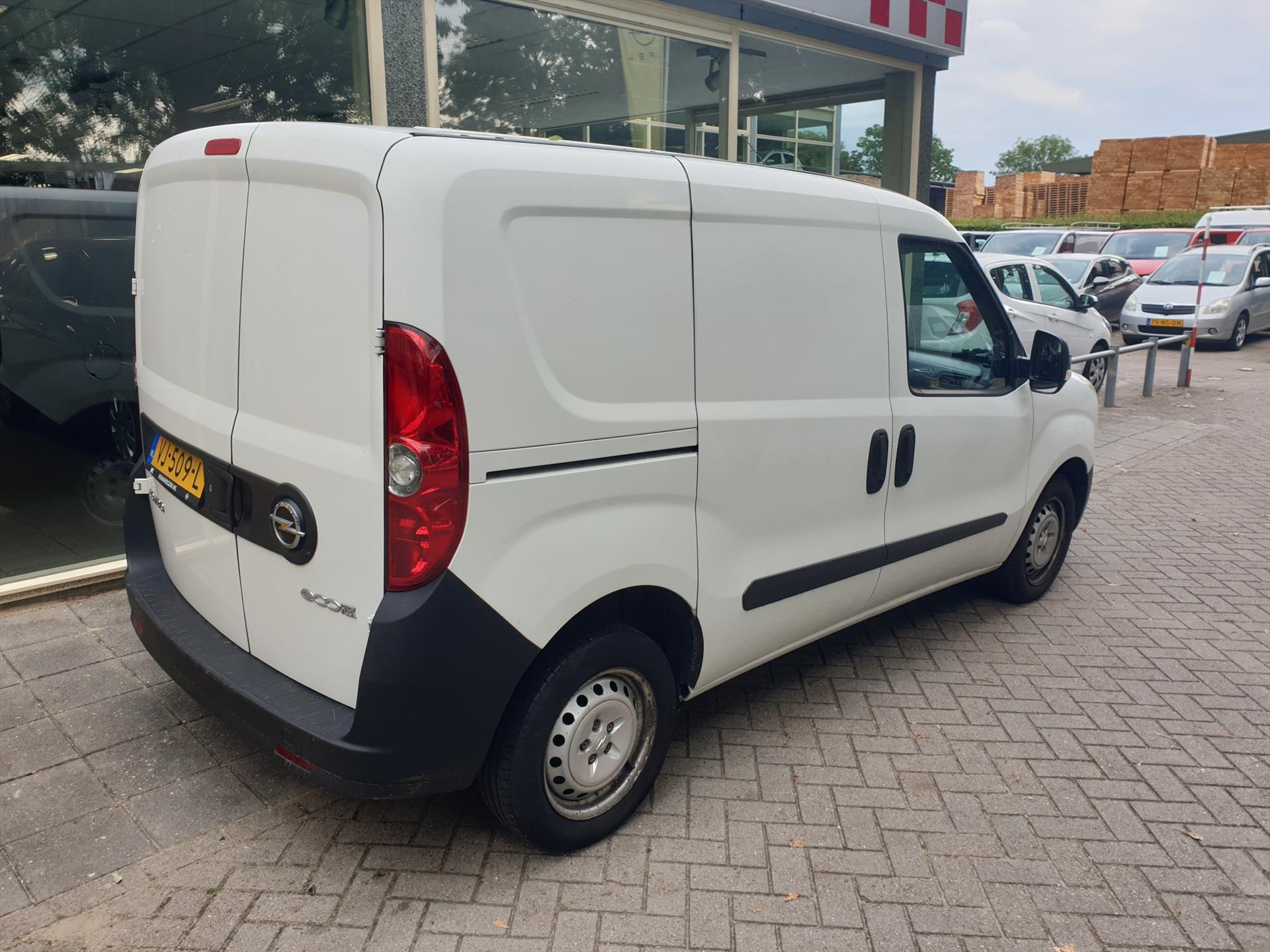 48639537-1.jpg